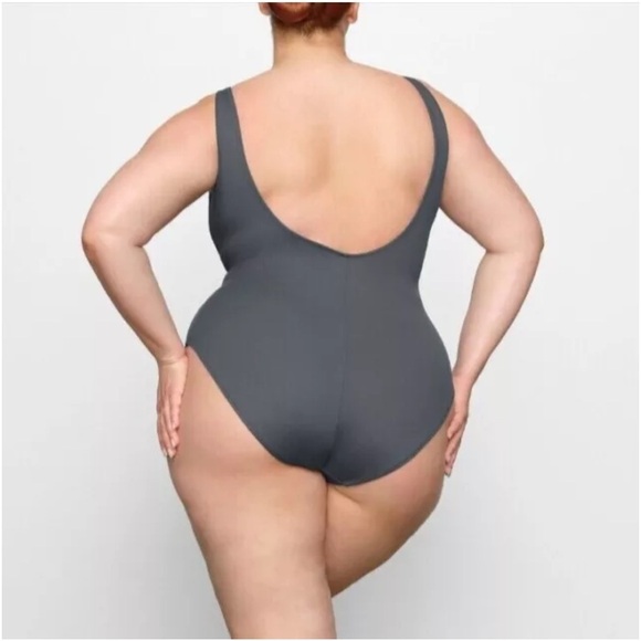 BNWT SKIMS SHAPING SWIM TANK ONE  PIECE - Picture 3 of 10